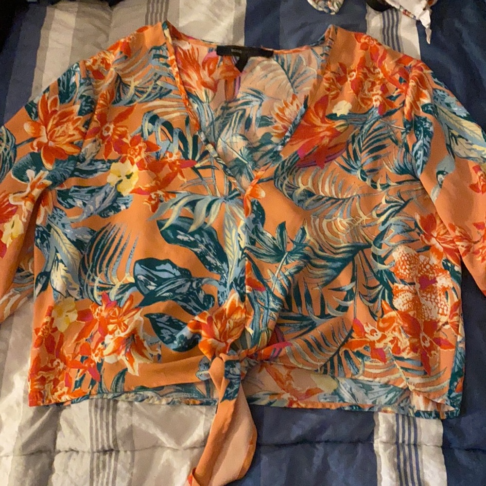 Beautiful salmo flowery shirt